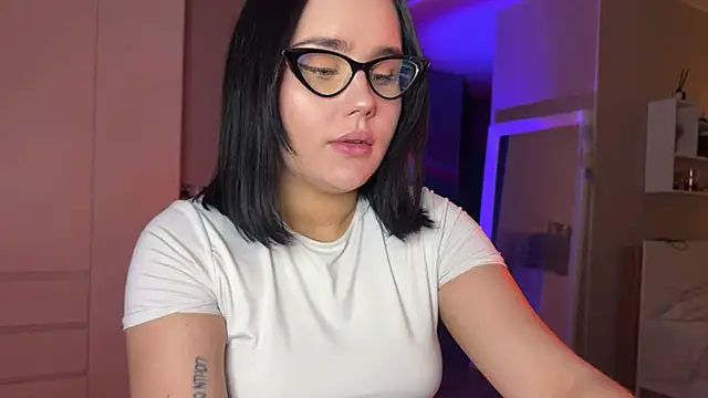 Snapshot of lola_raze chatting on May 21, 10:17 pm lola raze online show from May 21, 10:17 pm