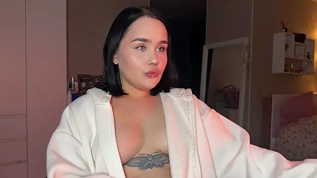 Snapshot of lola_raze chatting on June 27, 9:20 pm lola raze online show from June 27, 9:20 pm