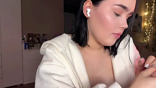 Snapshot of lola_raze chatting on July 2, 10:49 pm lola raze online show from July 2, 10:49 pm