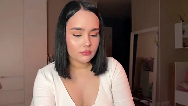 Snapshot of lola_raze chatting on July 12, 12:01 am lola raze online show from July 12, 12:01 am