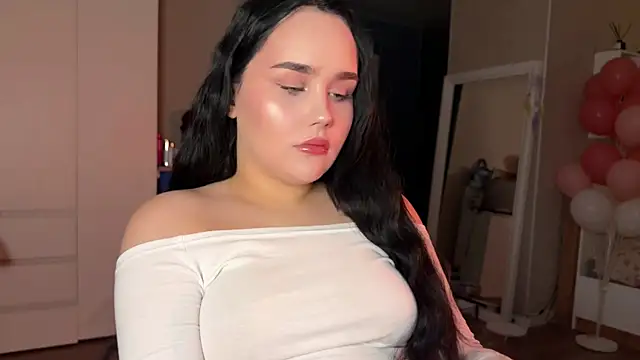Snapshot of lola_raze chatting on August 1, 8:08 pm lola raze online show from August 1, 8:08 pm