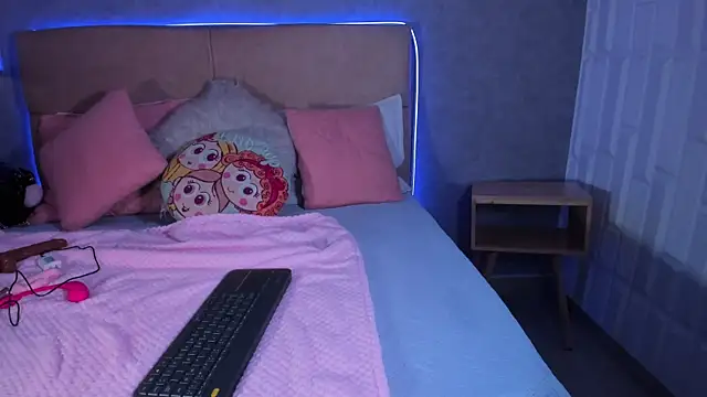 RoxaneBrown online show from June 23, 7:34 pm