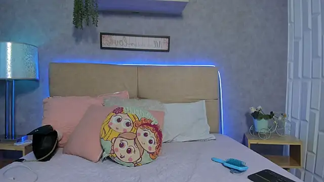 RoxaneBrown online show from June 25, 7:29 pm