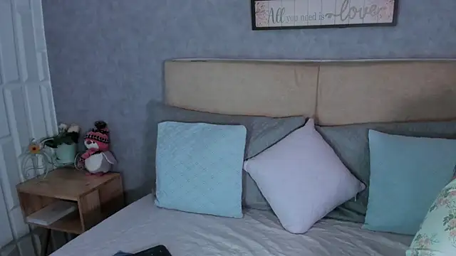 RoxaneBrown online show from July 31, 7:57 pm