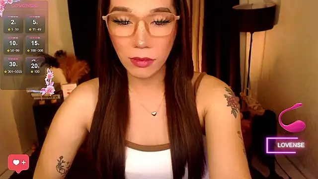 Snapshot of Precious_RoseDollxxx chatting on August 2, 8:02 am Precious RoseDollxxx online show from August 2, 8:02 am