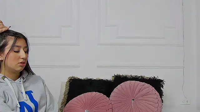 ShannonBannks online show from June 13, 5:55 pm