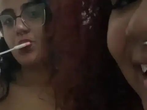 Snapshot of meninas_60 chatting on June 6, 1:11 am meninas 60 online show from June 6, 1:11 am