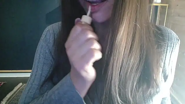 Snapshot of NicoleLove_ chatting on May 27, 2:08 am NicoleLove online show from May 27, 2:08 am