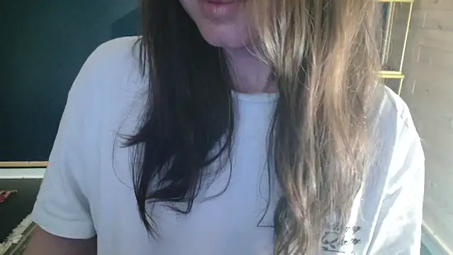 Snapshot of NicoleLove_ chatting on May 30, 4:31 am NicoleLove online show from May 30, 4:31 am
