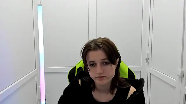 GoldenKiss online show from April 13, 6:30 am