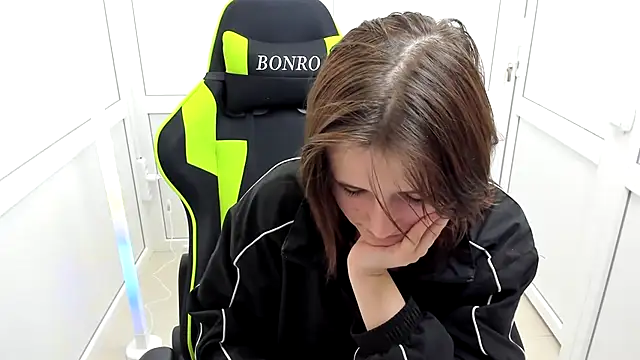 GoldenKiss online show from April 16, 6:47 am