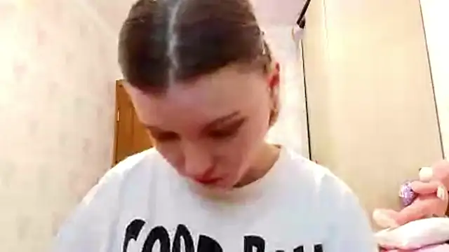 Snapshot of HomingClone chatting on April 9, 2:33 pm HomingClone online show from April 9, 2:33 pm