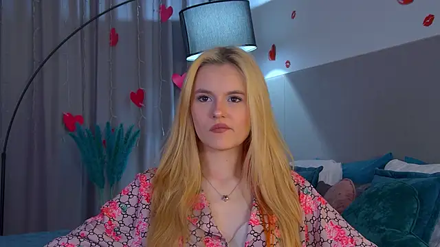 Snapshot of LeaLamour chatting on April 10, 6:51 am LeaLamour online show from April 10, 6:51 am