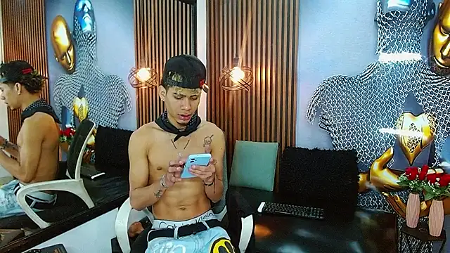Snapshot of Skinny_cute_Alyer chatting on July 8, 2:38 am Skinny cute Alyer online show from July 8, 2:38 am