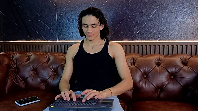 Snapshot of LucaAlessi chatting on April 13, 2:11 pm LucaAlessi online show from April 13, 2:11 pm