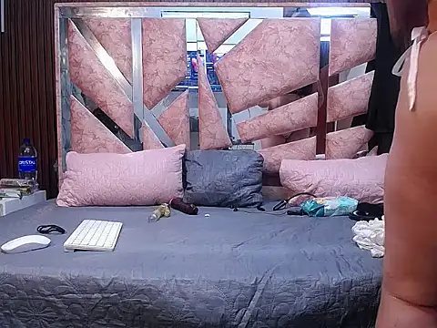 Snapshot of scarletjonescl202 chatting on April 15, 4:03 pm scarletjonescl202 online show from April 15, 4:03 pm