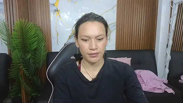 Snapshot of alonddra_tay chatting on June 8, 11:32 am alonddra tay online show from June 8, 11:32 am