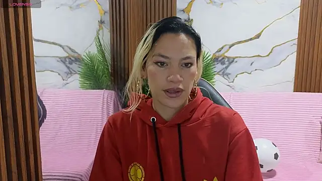 Snapshot of alonddra_tay chatting on June 15, 11:34 am alonddra tay online show from June 15, 11:34 am