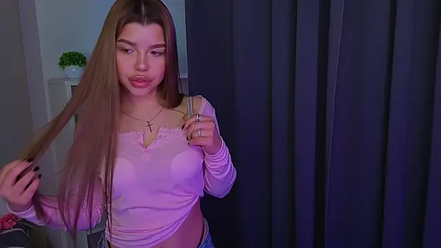 Snapshot of DelenaRines chatting on April 17, 6:49 am DelenaRines online show from April 17, 6:49 am