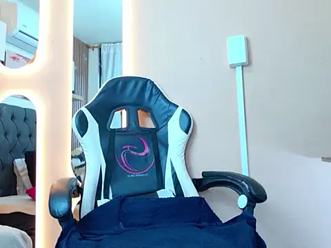 Veronicajhonsonn online show from June 15, 11:34 am