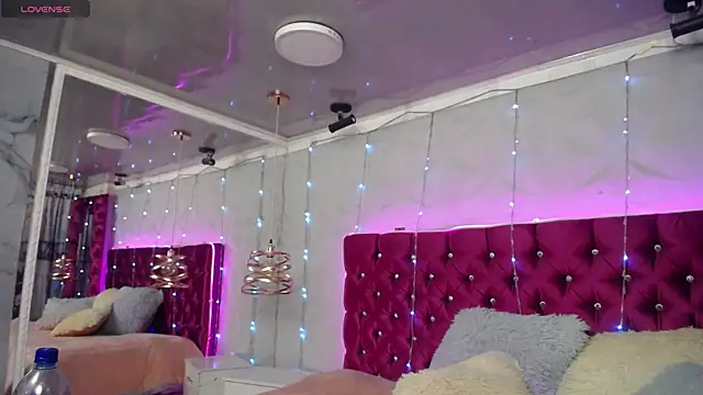 Snapshot of Fire-fergie chatting on April 15, 8:09 pm Fire-fergie online show from April 15, 8:09 pm