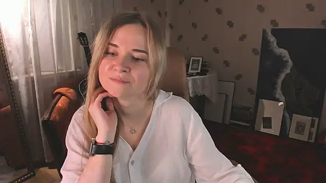 MiaSparkes online show from June 17, 11:01 am