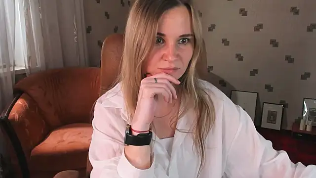 MiaSparkes online show from July 6, 12:24 pm