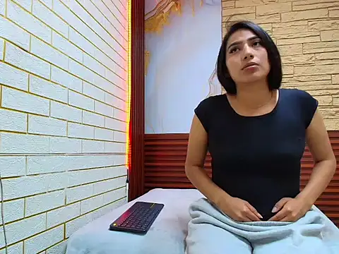 Snapshot of mellaniemonroe303av chatting on April 10, 9:41 pm mellaniemonroe303av online show from April 10, 9:41 pm