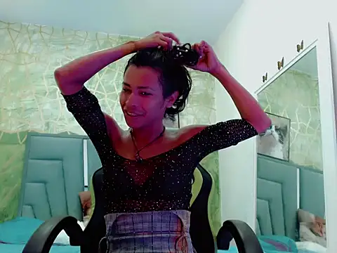 Snapshot of Naomisaenz01 chatting on June 1, 9:38 pm Naomisaenz01 online show from June 1, 9:38 pm