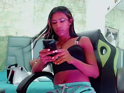 Snapshot of Naomisaenz01 chatting on June 2, 12:40 pm Naomisaenz01 online show from June 2, 12:40 pm