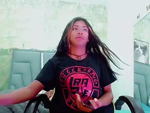Snapshot of Naomisaenz01 chatting on June 4, 1:28 pm Naomisaenz01 online show from June 4, 1:28 pm