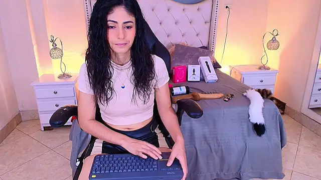 elizabeth santos1 online show from July 18, 10:35 pm