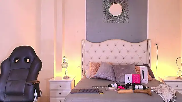 elizabeth santos1 online show from July 28, 9:03 pm