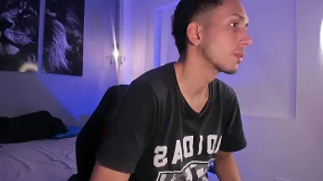 Snapshot of Zack_isback chatting on April 10, 7:51 pm Zack isback online show from April 10, 7:51 pm