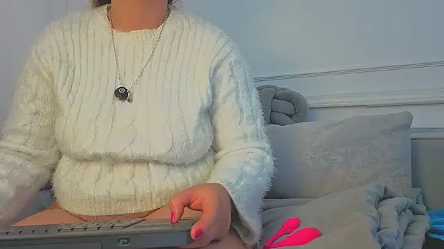 giigii hadidd online show from July 22, 7:49 pm