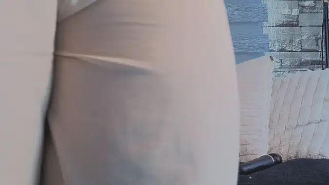 giigii hadidd online show from July 30, 7:13 pm