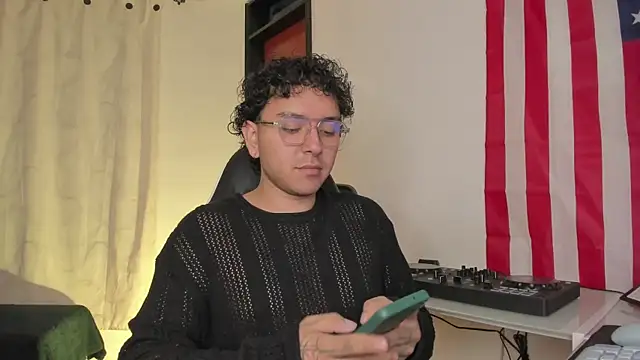 Snapshot of alexmontesco chatting on April 29, 11:22 pm alexmontesco online show from April 29, 11:22 pm