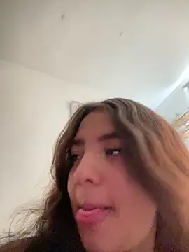 Snapshot of midarixxx chatting on April 11, 3:16 pm midarixxx online show from April 11, 3:16 pm