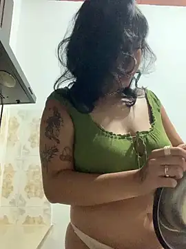 Snapshot of NefertitiXO chatting on April 10, 11:15 am NefertitiXO online show from April 10, 11:15 am