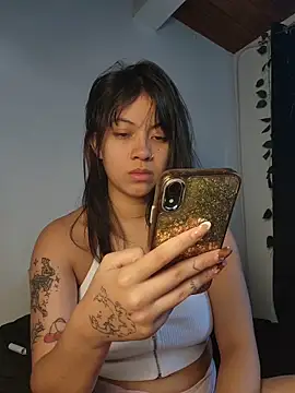 NefertitiXO online show from June 7, 6:00 pm