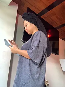 NefertitiXO online show from June 18, 3:05 pm