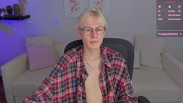Snapshot of Liam_Blair chatting on July 6, 9:50 am Liam Blair online show from July 6, 9:50 am