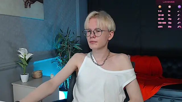 Snapshot of Liam_Blair chatting on July 9, 10:30 am Liam Blair online show from July 9, 10:30 am