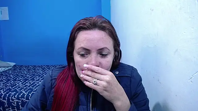 carolinhe26 online show from July 16, 9:43 pm