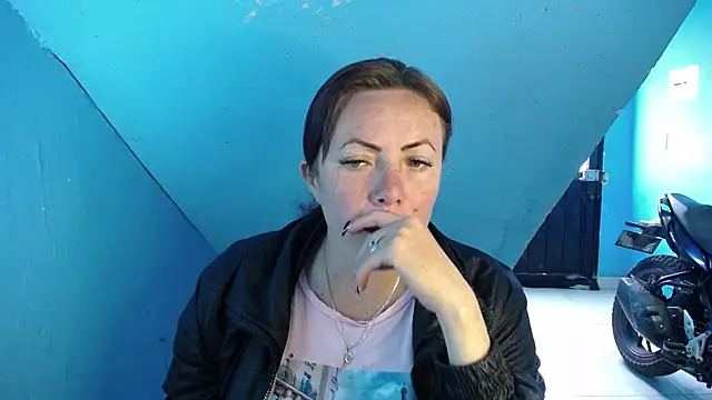 carolinhe26 online show from August 1, 7:13 pm