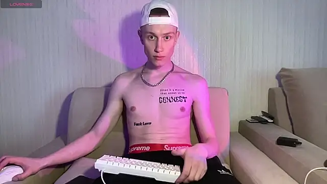 Travis Gracile online show from April 20, 9:12 am