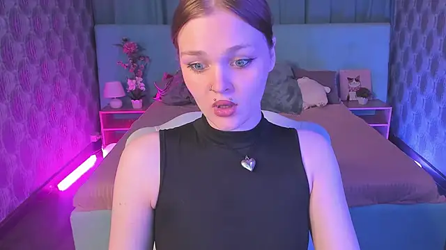 Snapshot of Emilly_Hiil chatting on June 4, 12:49 am Emilly Hiil online show from June 4, 12:49 am