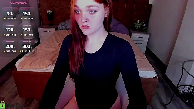 Snapshot of Emilly_Hiil chatting on June 19, 12:59 am Emilly Hiil online show from June 19, 12:59 am
