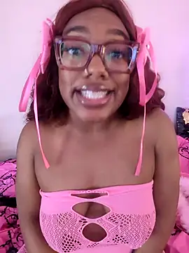 Snapshot of ChocolatCoveredStrawberry chatting on April 10, 6:45 pm ChocolatCoveredStrawberry online show from April 10, 6:45 pm