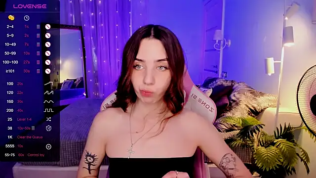 CharliGrace  online show from June 4, 8:09 am